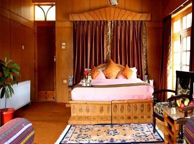 Imagen de la habitación del Hotel Tih Royal Palace. Foto 24