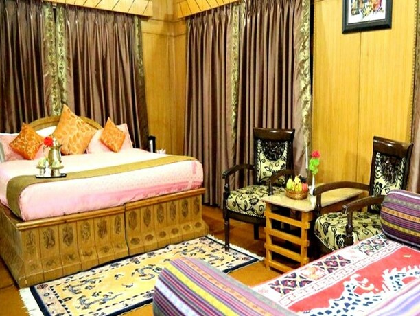 Imagen de la habitación del Hotel Tih Royal Palace. Foto 25