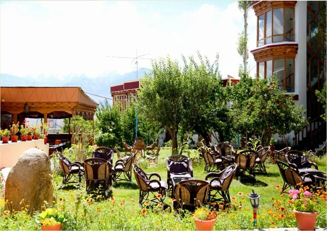 Imagen de los exteriores del Hotel Tih Royal Palace. Foto 29