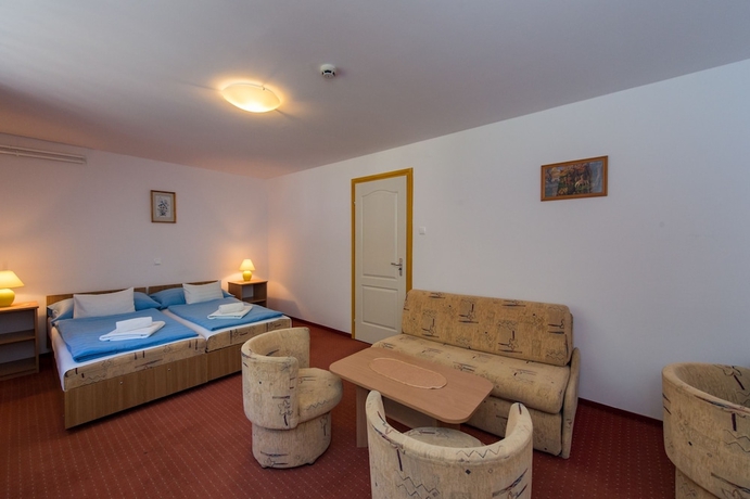Imagen de la habitación del Hotel Tihany Yacht Club. Foto 3