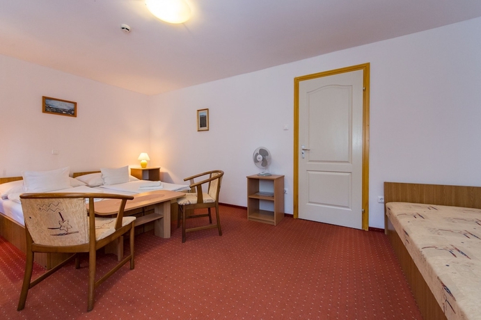 Imagen de la habitación del Hotel Tihany Yacht Club. Foto 10