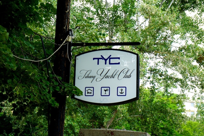 Imagen de los interiores del Hotel Tihany Yacht Club. Foto 19