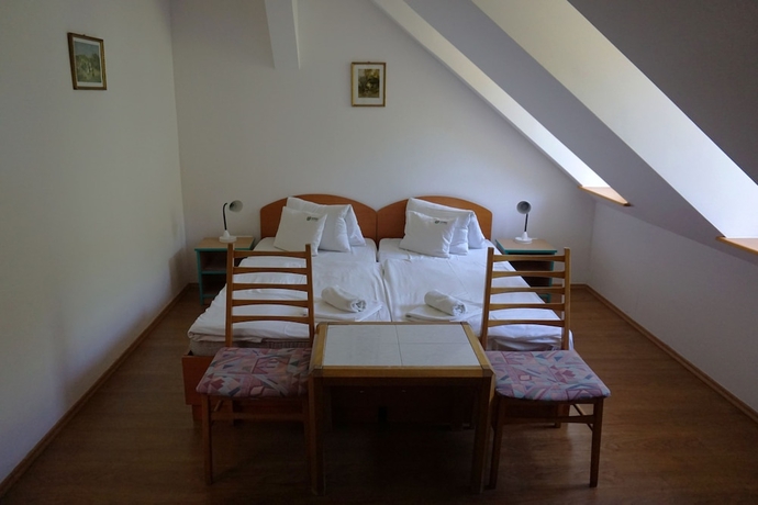 Imagen de la habitación del Hotel Tihany Yacht Club. Foto 13