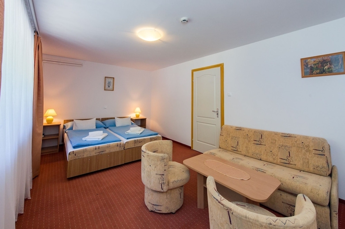 Imagen de la habitación del Hotel Tihany Yacht Club. Foto 14