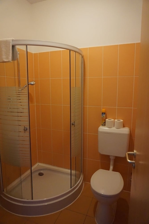 Imagen de la habitación del Hotel Tihany Yacht Club. Foto 16