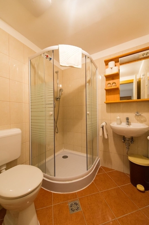 Imagen de la habitación del Hotel Tihany Yacht Club. Foto 17