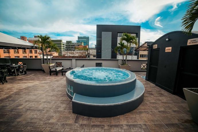 Imagen de la piscina del Hotel Tik Medell&iacute;n. Foto 20