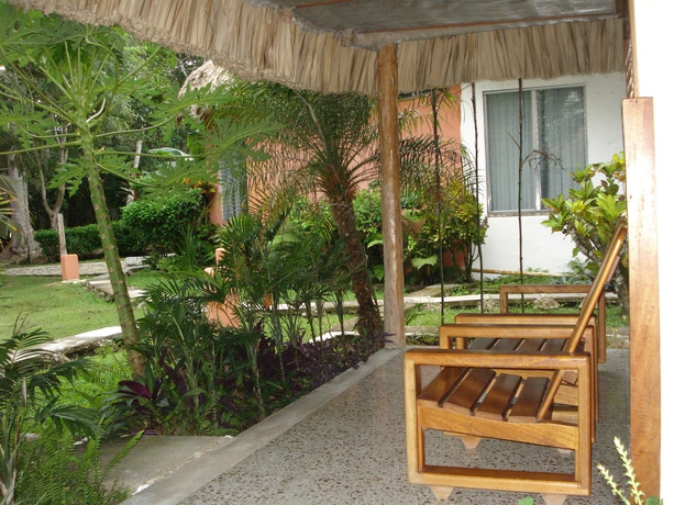 Imagen de los exteriores del Hotel Tikal Inn. Foto 6
