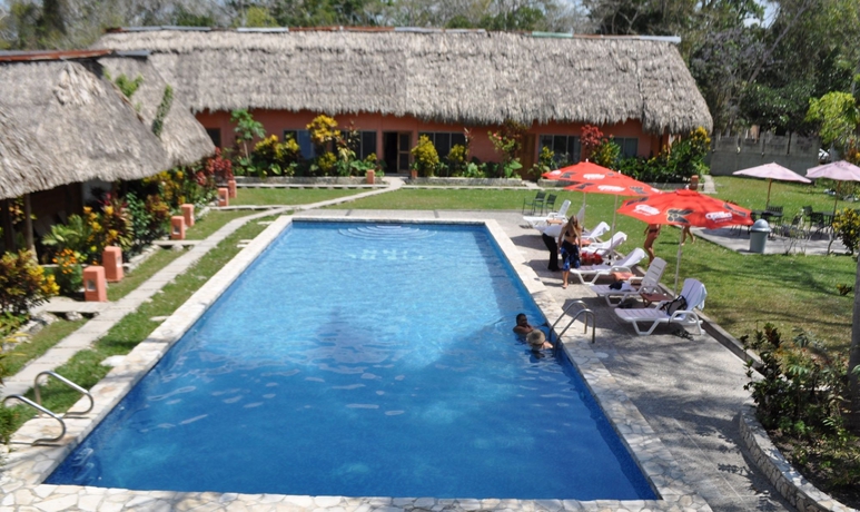 Imagen de la piscina del Hotel Tikal Inn. Foto 8