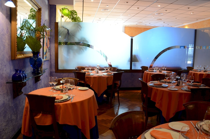 Imagen del bar/restaurante del Hotel Tikar. Foto 3