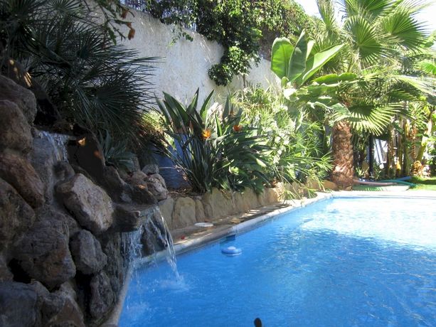 Imagen de la piscina del Hotel Tikar. Foto 14