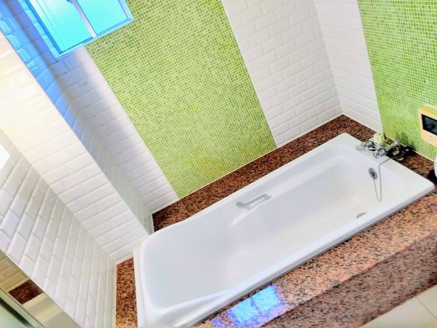 Imagen de la habitación del Hotel Tiki. Foto 15