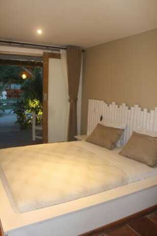 Imagen de la habitación del Hotel Tiki Lodge Lombok. Foto 19