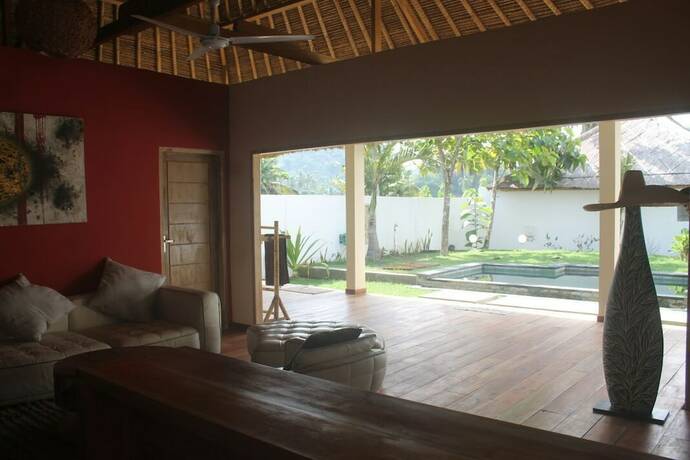 Imagen de la habitación del Hotel Tiki Lodge Lombok. Foto 29