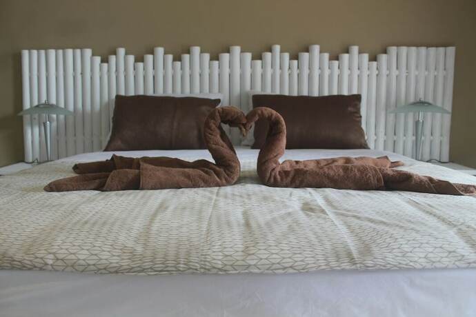 Imagen de la habitación del Hotel Tiki Lodge Lombok. Foto 31