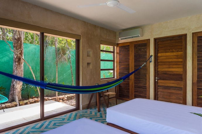 Imagen de la habitación del Hotel Tiki Tiki. Foto 13