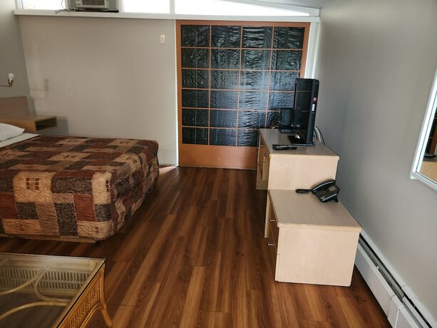 Imagen de la habitación del Hotel Tiki Village. Foto 11