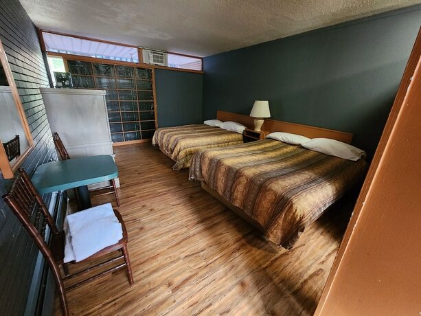 Imagen de la habitación del Hotel Tiki Village. Foto 15