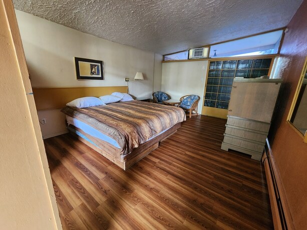 Imagen de la habitación del Hotel Tiki Village. Foto 16