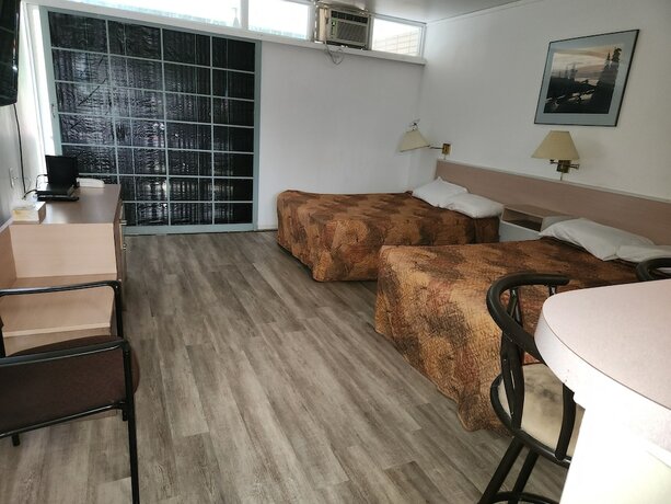 Imagen de la habitación del Hotel Tiki Village. Foto 17