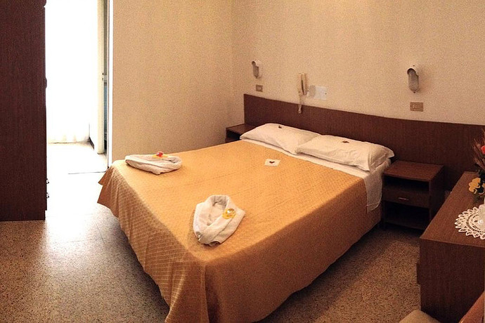 Imagen de la habitación del Hotel Till, Rimini. Foto 2