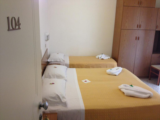 Imagen de la habitación del Hotel Till, Rimini. Foto 5