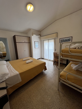 Imagen de la habitación del Hotel Till, Rimini. Foto 2