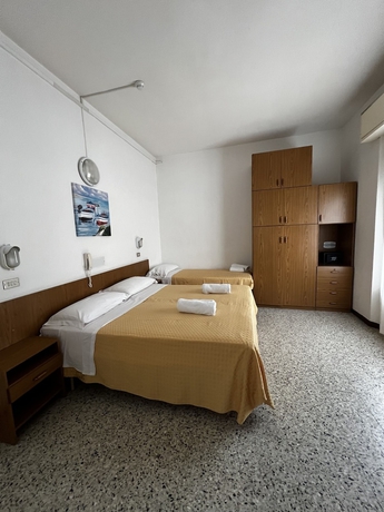 Imagen de la habitación del Hotel Till, Rimini. Foto 3