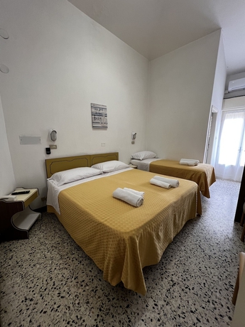 Imagen de la habitación del Hotel Till, Rimini. Foto 6