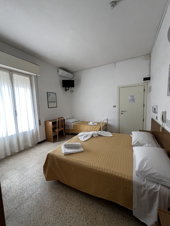 Imagen de la habitación del Hotel Till, Rimini. Foto 11