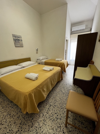 Imagen de la habitación del Hotel Till, Rimini. Foto 14