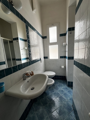 Imagen de la habitación del Hotel Till, Rimini. Foto 17