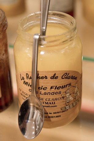 Imagen del bar/restaurante del Hotel Tilsitt Etoile. Foto 6