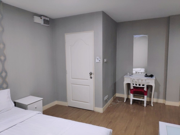 Imagen de la habitación del Hotel Tim Place - Bts Phra Khanong. Foto 14