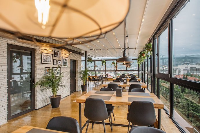Imagen del bar/restaurante del Hotel Timber Boutique. Foto 3