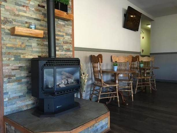 Imagen del bar/restaurante del Hotel Timber Lodge Inn. Foto 1