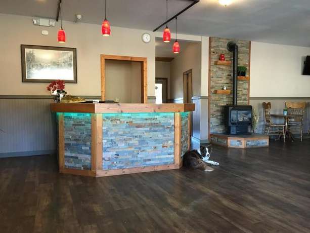 Imagen de los interiores del Hotel Timber Lodge Inn. Foto 20