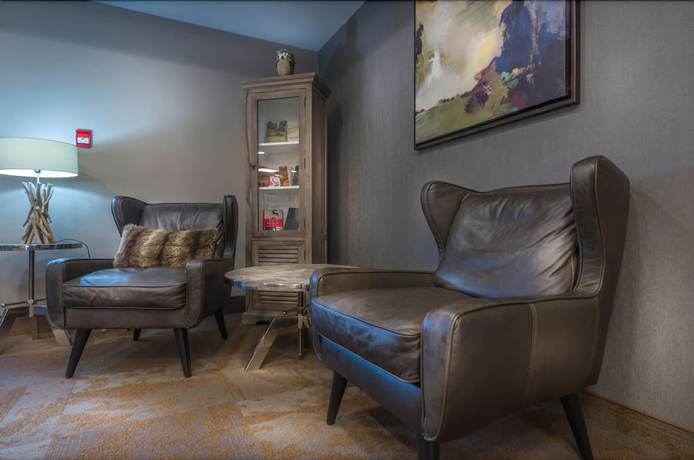Imagen de los interiores del Hotel Timber Ridge Inn And Suites. Foto 14