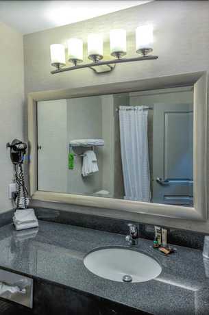 Imagen de la habitación del Hotel Timber Ridge Inn And Suites. Foto 3