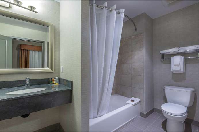 Imagen de la habitación del Hotel Timber Ridge Inn And Suites. Foto 4