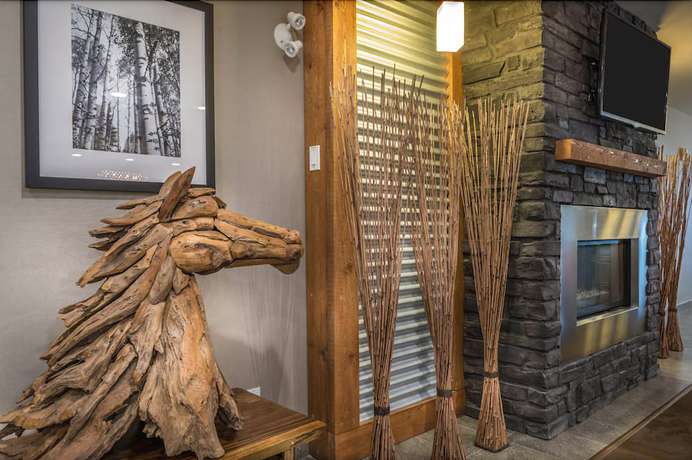 Imagen de los interiores del Hotel Timber Ridge Inn And Suites. Foto 18