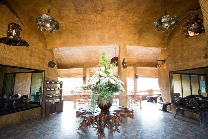 Imagen de los interiores del Hotel Timberland and Fruit Resort. Foto 39