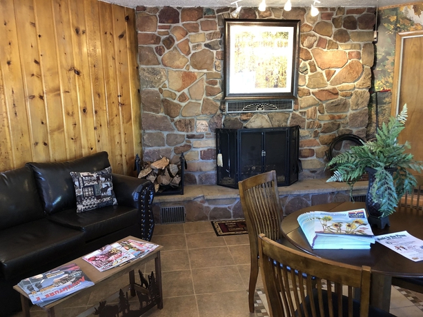 Imagen de los interiores del Hotel Timberlodge Inn. Foto 18