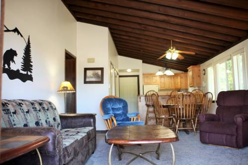 Imagen de la habitación del Hotel Timbers At Island Park Village Resort. Foto 11