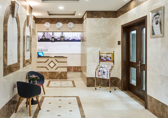 Imagen de los interiores del Hotel Time Express Al Khan. Foto 17