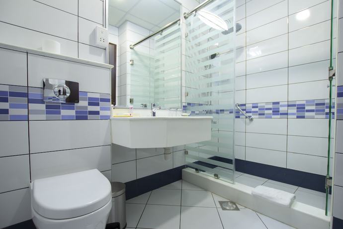 Imagen de la habitación del Hotel Time Express Al Khan. Foto 14