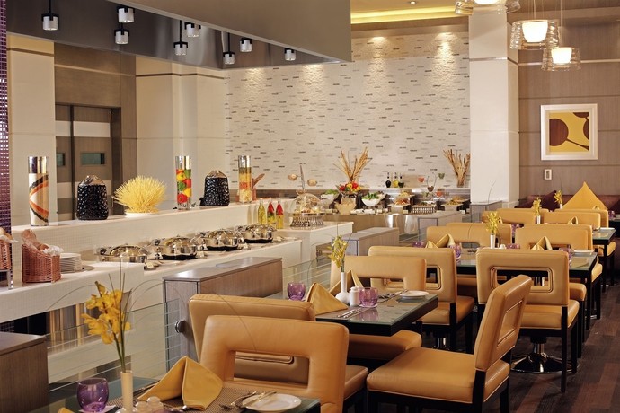Imagen del bar/restaurante del Hotel Time Grand Plaza , Dubai Airport. Foto 1