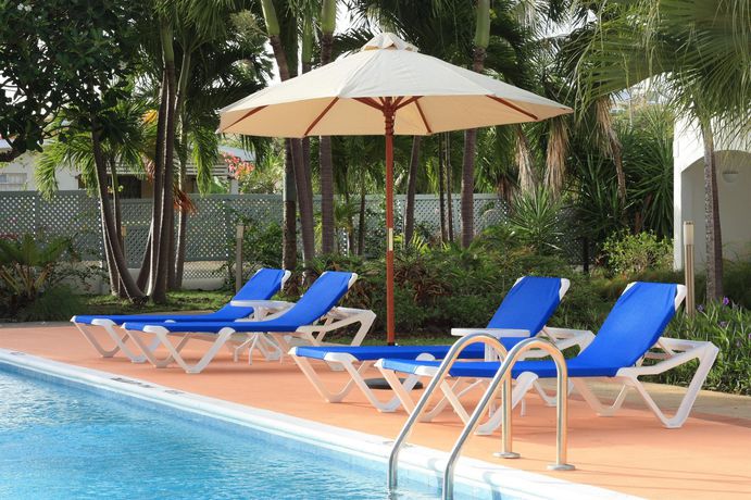 Imagen de la piscina del Hotel Time Out. Foto 14