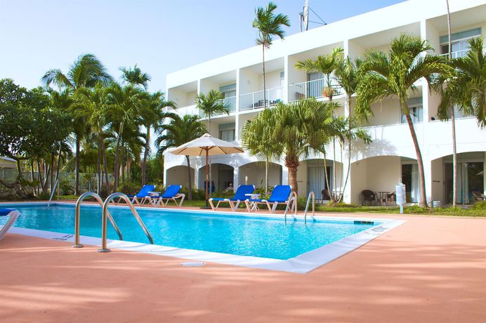 Imagen de la piscina del Hotel Time Out. Foto 15