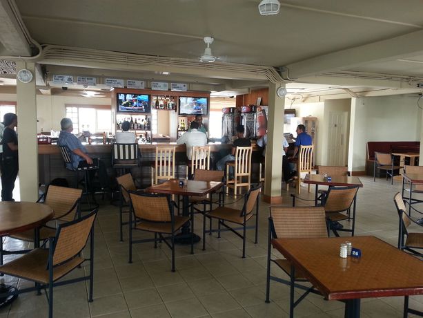 Imagen del bar/restaurante del Hotel Time Out. Foto 4